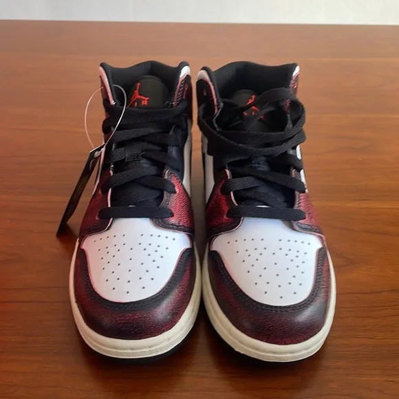 Youth Air Jordan 1 Mid SE (GS) 'Wear Away Chicago’ (FB0568-006) - Picture 5 of 5